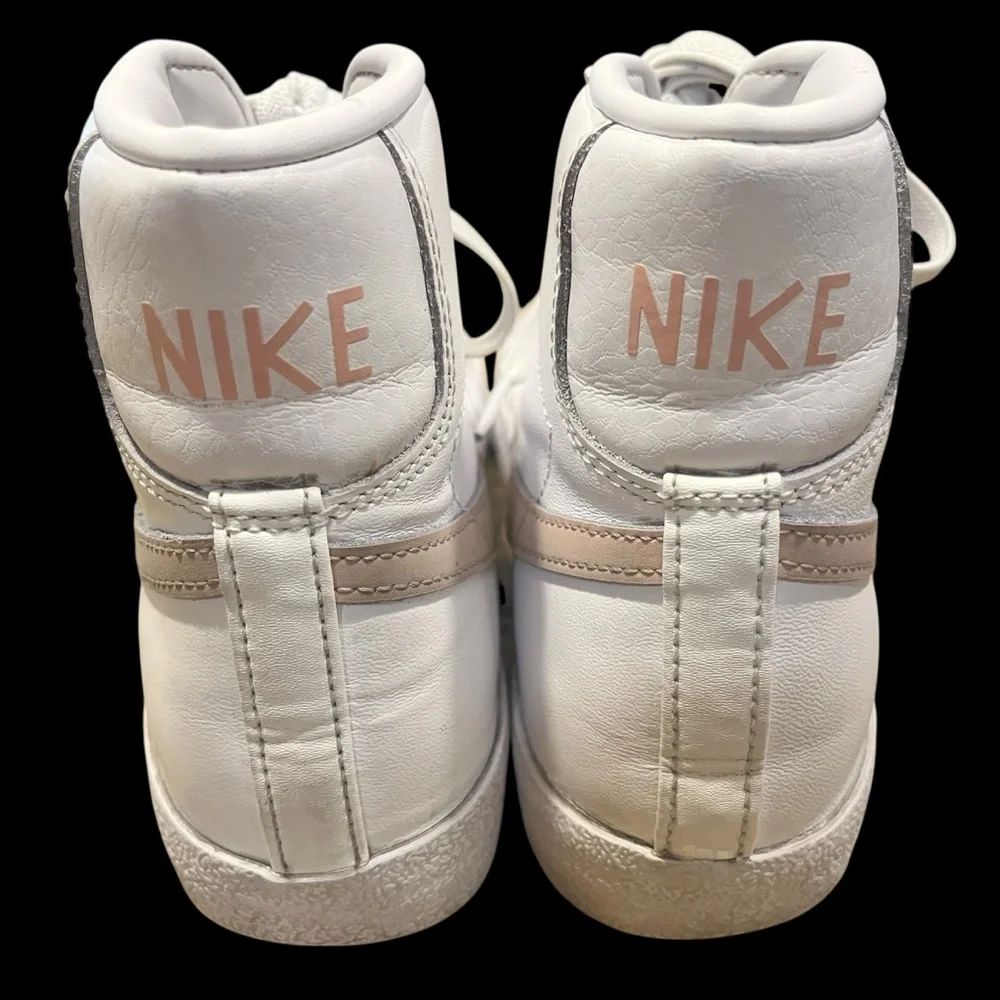 Nike Blazer Mid ‘77 Sneakers Leather Upper Women’s 7.5